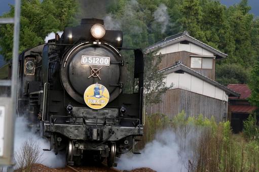 白煙あげ走りだすSL d51,デゴイチ,蒸気機関車の写真素材