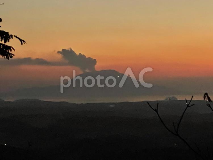 桜島　夕方 景色,出水,オレンジの写真素材