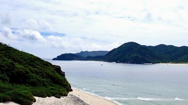 沖縄県慶良間諸島嘉比島の海岸と阿嘉島 沖縄県慶良間諸島嘉比島の海岸と阿嘉島 嘉比島,阿嘉島,海の写真素材