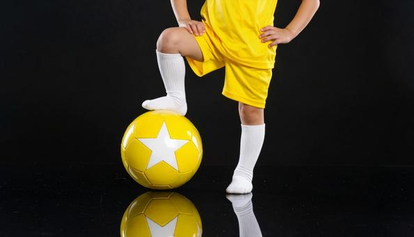 少年とボール 少年とボールの写真