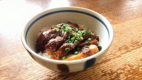ソースカツ丼 ソースカツ丼 ソースカツ丼,かつ丼,丼物の写真素材