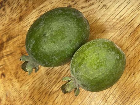 並んだフェイジョア フェイジョア,果物,切り口の写真素材