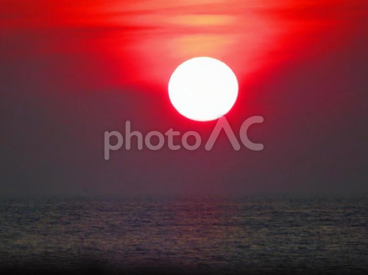 燃えるような夕日 夕日,赤い,空の写真素材