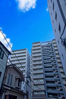 マンション マンション マンション,青空,風景の写真素材
