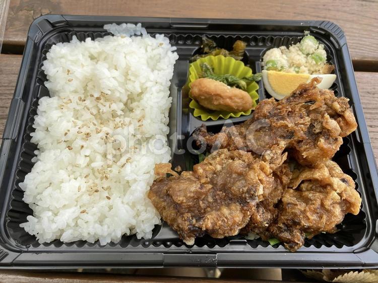 唐揚げ弁当 弁当,テイクアウト,くじら肉の写真素材
