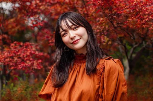 紅葉と女性-10 紅葉と女性-10の写真