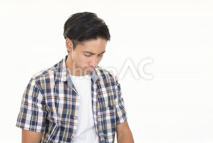 落ち込む男性 男性,トラブル,孤独の写真素材