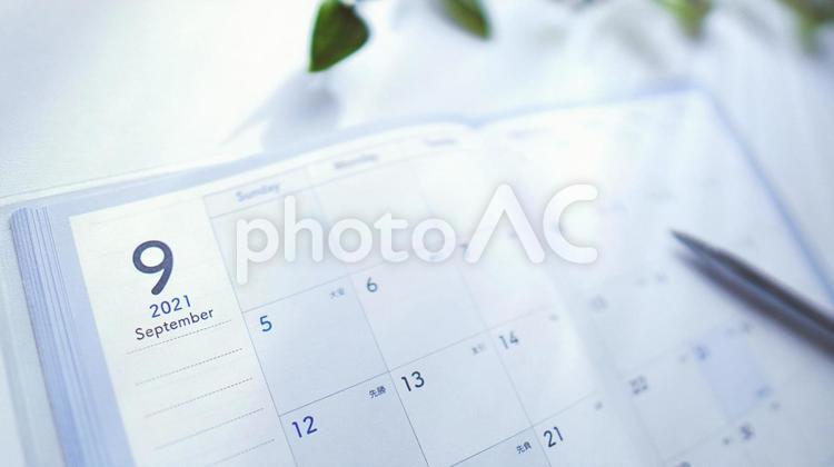 2021年9月手帳、カレンダーに予定を書く（２） 2021年,2021,白の写真素材