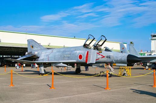 展示中の航空自衛隊戦闘機 F-4EJ改 展示中の航空自衛隊戦闘機 F-4EJ改の写真