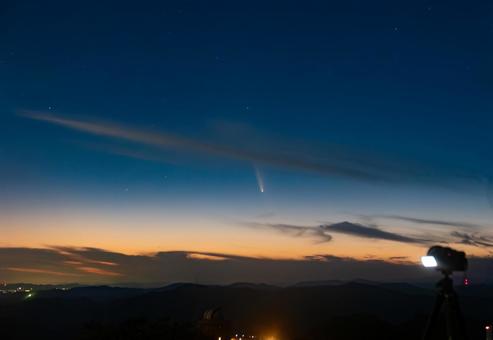星空を追う彗星の瞬き 星空を追う彗星の瞬き 彗星,尾,星空の写真素材