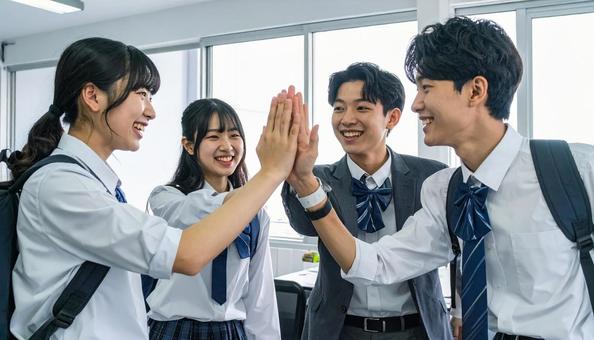 喜びを分かち合う学生 喜びを分かち合う学生の写真