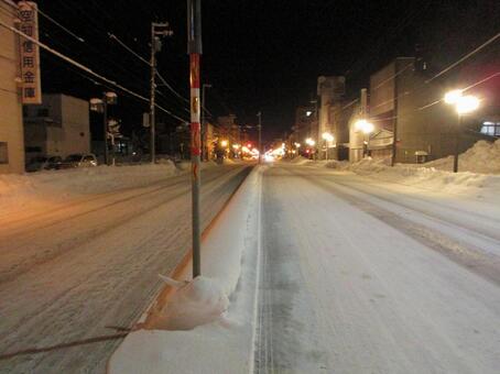 夜の国道12号線 夜景,国道,歩道の写真素材