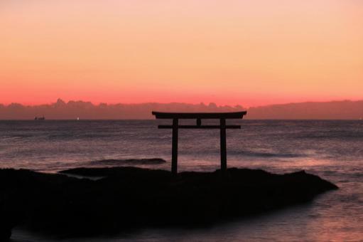 神磯の鳥居 神磯の鳥居 神磯の鳥居,鳥居,海の写真素材