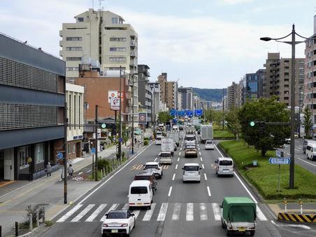 五条壬生川から見通す国道9号上り線 五条壬生川から見通す国道9号上り線 国道9号,五条通,京都市の写真素材