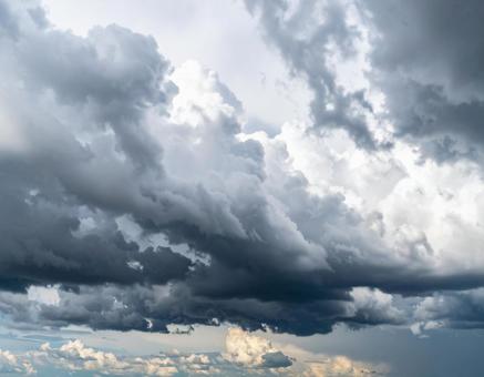 嵐の前の積乱雲 嵐の前の積乱雲の写真