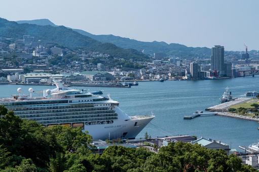 ［長崎県長崎市］坂道からの眺め｜長崎港 長崎,長崎市,長崎港の写真素材