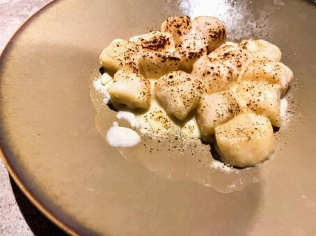 炙ったチーズクリームニョッキ ニョッキ,クリームソース,パルメザンチーズの写真素材