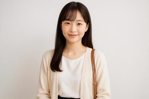 白背景で微笑む女性素材 白背景で微笑む女性素材の写真