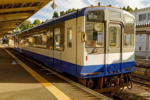 気動車 鉄道,ローカル線,駅の写真素材