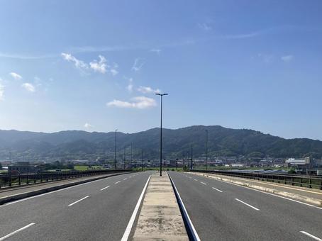 神代橋から見る耳納連山 神代橋から見る耳納連山の写真