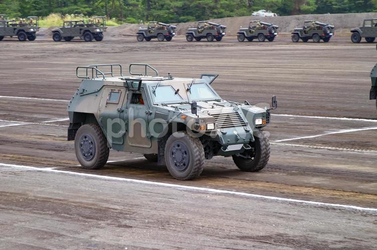行進する陸上自衛隊の軽装甲機動車 自衛隊,陸上自衛隊,ミリタリーの写真素材