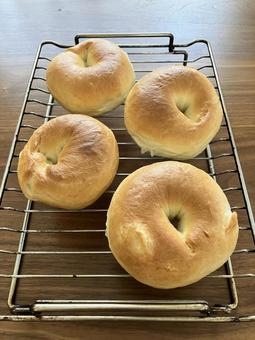 素人の手作りベーグル５ ベーグル,焼きたて,プレーンの写真素材