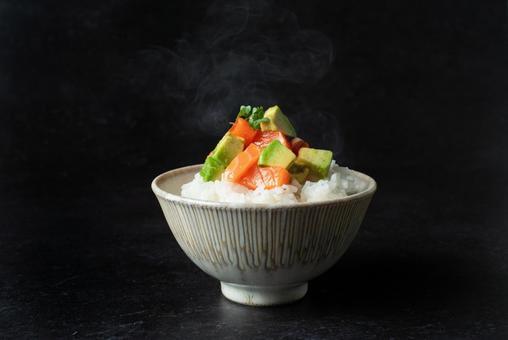 アボカドとサーモンの丼 アボカドとサーモンの丼 アボカド,サーモン,丼の写真素材