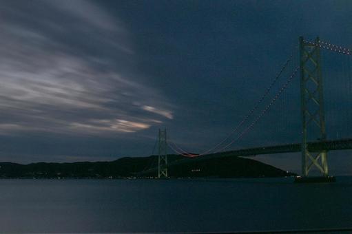 明石海峡大橋 夕焼け,夕空,オレンジの写真素材