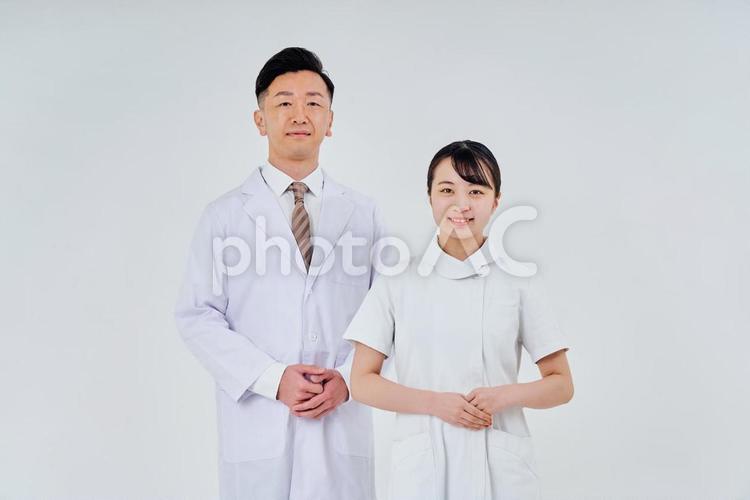 白衣を着た男女 医師,看護師,男女の写真素材