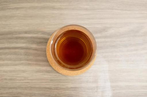 上から見た麦茶 上から見た麦茶の写真