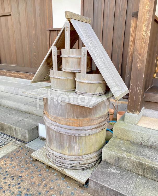 天水桶　木製の防火用水　江戸時代 天水桶,防火用水,木製の写真素材