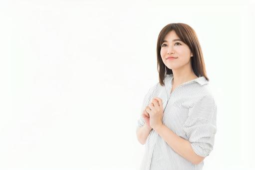 若い女性 祈る 若い女性 祈る 女性,人物,祈るの写真素材