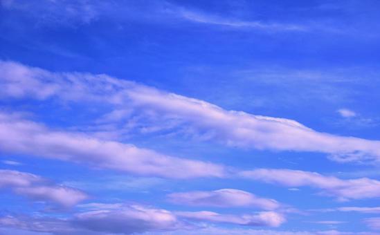 空画像・背景素材/夏の空雲・層雲 空画像・背景素材/夏の空雲・層雲の写真