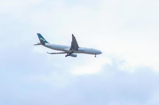曇りと飛行機の午後 曇りと飛行機の午後の写真