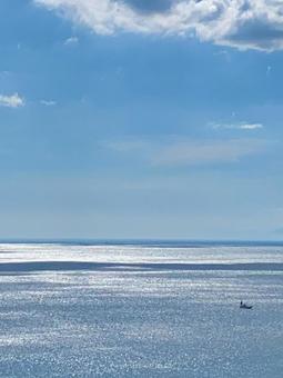 江ノ島の空と海の写真