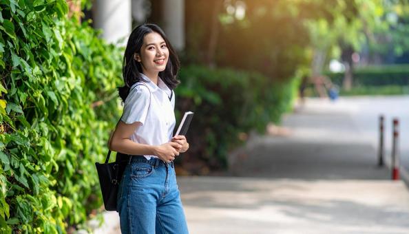 オシャレな女子学生 オシャレな女子学生の写真