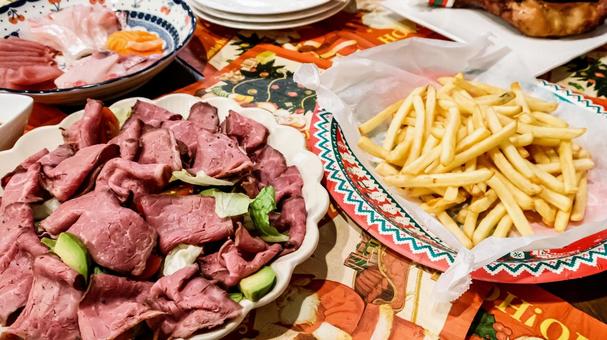 パーティー料理 パーティー料理 クリスマス,記念日,ローストチキンの写真素材