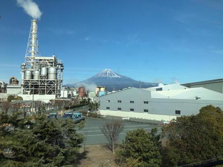 工場と富士山2 工場と富士山2の写真
