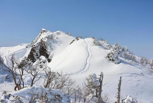 雪山のトレース トレース,雪山,足跡の写真素材