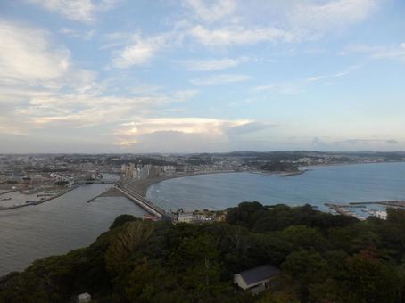 江の島の遠景 江の島の遠景の写真