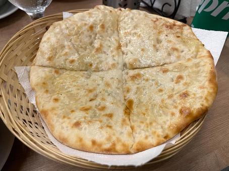 チーズナン チーズナン チキン,バター,ナンの写真素材