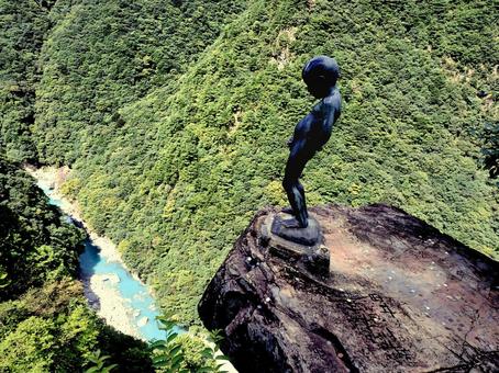 絶壁の小便小僧 小便小僧,断崖,絶壁の写真素材