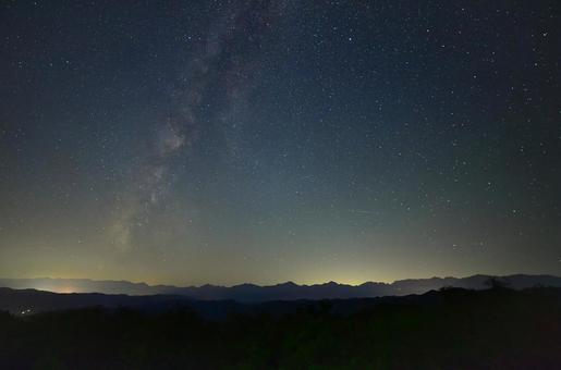 北アルプスと天の川 北アルプスと天の川 天の川,空,星の写真素材