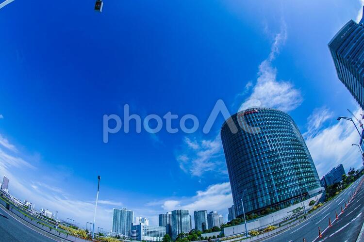 横浜みなとみらいの高層ビルと青空 オフィスビル,青空,快晴の写真素材