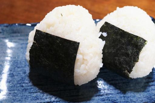 おにぎり 2 おにぎり 2の写真