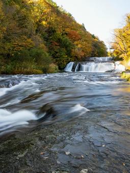 滑津大滝の秋⑸ 秋,紅葉,川の写真素材