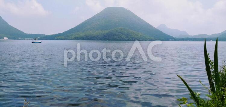 榛名湖から榛名富士を望む 湖,山,釣り人の写真素材