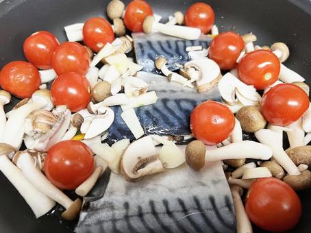 焼く前の塩サバのアクアパッツァ アクアパッツァ,鯖,魚料理の写真素材