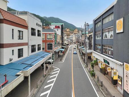 箱根湯本駅前　ペデストリアンデッキから 箱根湯本駅,駅前,国道一号線の写真素材