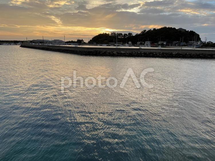 沈みゆく夕日 海,風景,自然の写真素材